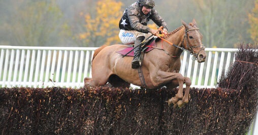 IRLANDA. Dromore Lad e Sean O’Keffee trionfano a 40 contro 1 nel Cork Grand National Handicap Chase, netta l’affermazione dell’allievo di John Patrick Ryan per i colori di Frank Reynolds