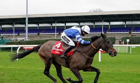 INGHILTERRA. Frodon e Bryony Frost maestosi nella King George VI Chase. A Kempton Park il figlio di Nickname si è reso protagonista di un favoloso coast to coast che ha regalato al trainer di Lidney Paul Nicholls, la dodicesima vittoria nella classica. Ottimo secondo Wating Patiently avanti a Clan Des Obeaux