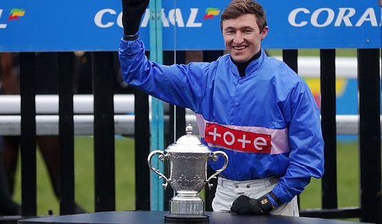 INGHILTERRA. Evan Williams, orgoglio gallese. Secret Reprieve e Adam Wedge trionfano nel Welsh Grand National Chase a Chepstow. Il trofeo resta per il secondo anno consecutivo nel Monmouthshire dopo la vittoria nella scorsa edizione di Potters Corner. Adagio ok nel Gr1 della Finale Juvenile Hurdle; Nicholls ne vince undici