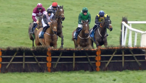 IRLANDA. Bob Olinger impressiona nella Lawlor’s Of Naas Novice Hurdle di Gr1, l’allievo di Henry De Bromhead interpretato da Rachael Blakcmore, ha offerto una prestazione enfatica che non ha lasciato scampo al portacolori di Munir – Souede, Blue Lord