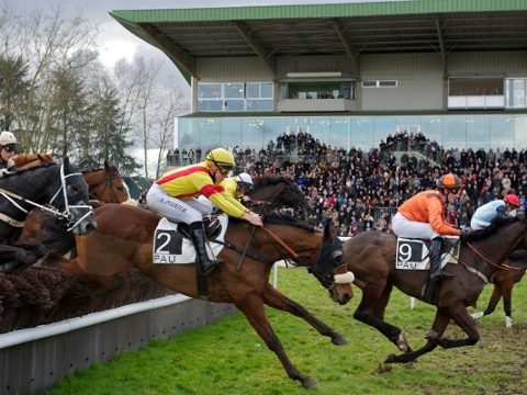 FRANCIA. Domenica una bellissima ed incerta edizione del Prix André Labarrère (134e Grand Prix de Pau – Biraben Foie Gras), Gr3 sui 5300 metri, clou della stagione del meeting d’hiver per il circuito di Pont Long