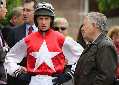REPUBBLICA CECA. Pardubice sabato, Jaroslav Myška grande protagonista con uno strepitoso quadruplo, il jockey valacco vince il secondo turno di qualificazione al Velka in sella a Evzen. Ondrej Velek doppio, conquista con Dusigrosz la Gold Cup; torna alla vittoria anche la potente Dajuka