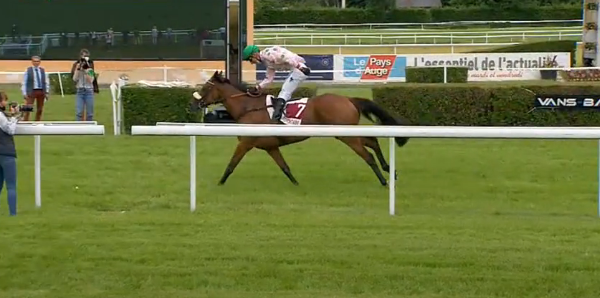 FRANCIA. Diva des Obeaux con stile nel Prix Label Equures – Prix Léopold d’Orsetti, primo test verso il  Grand Steeple Chase Ville de Deauville. La femmina di Nicolas Devilder interpretata da Thomas Beaurain, ha staccato netta in fondo e senza incertezze, precedendo Defi d’Oudairies e Mandarin Basc