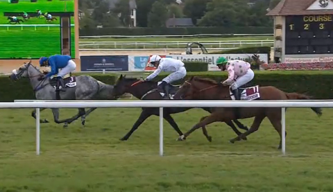 FRANCIA. Futbolisto e Nicolas Gauffenic perfetti nella Grand Course de Haies Prix Guillaume d’Ornano a Clairefontaine. L’allievo di Seror replica il successo de La Teste de Buch battendo Mcgroarty e Dentor Des Obeaux, delude l’atteso Get On Time