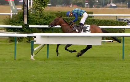 FRANCIA. Get On Time a Angelo Zuliani vincono la Grand Course de Haies de Dieppe. Quarta vittoria in carriera per il portacolori di Madame Papot, che di grande sostanza ha preceduto Filur, il compagno Katana One e il grigio Cirano de Pail; non ha corso Dinette de Baillon