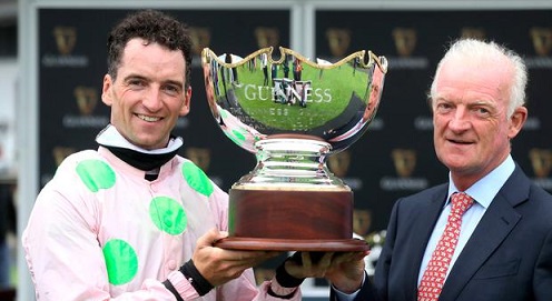 IRLANDA. Patrick Mullins e Saldier, salto nella storia. Il cavaliere ottiene la sua terza vittoria nella prestigiosa Galway Hurdle con il top weight della famiglia Ricci, il padre Willie Mullins alla sua quinta affermazione nella classica di Ballybrit. Ottimo secondo l’ospite Milkwood avanti a Cape Gentleman