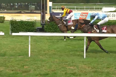 FRANCIA. Clairefontaine, Donne Le Change e Baptiste Dubourg colpiscono nel Grand Steeple Chase Ville de Deauville, il figlio di Saddler Maker protagonista di una fantastico coast to coast batte Road Mix Tavel, Furie d’Anay e Polinuit
