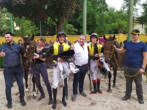 ITALIA. Merano, Gangster De Coddes completa il trittico vincendo anche il Piero e Franco Richard, obiettivo Steeple Chase d’Italia. Broughton immenso ma con il brivido piega uno stoico Silver Tango, prossimo round nel Nazioni. Black Watch ok fra i tre anni, Dalton e Gaetano Volpe fra gli anziani