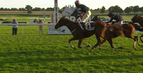 FRANCIA. Spettacolo sul circuito De La Touche con il Super U Craon Prix Louis de Guébriant. La vittoria è andata splendidamente a Doralou des Bordes e Alexandre Orain per la formazione di Christophe Dubourg, ancora protagonista dopo l’affermazione nel grande steeple di Deauville; battuto il campione in carica Bomari