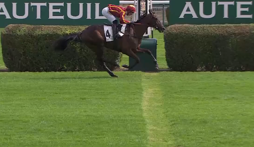 FRANCIA. Auteuil, apertura in stile Nicolle. Il champion trainer sigla una splendida tripla, vincendo in apertura di programma il Prix Mélanos con Hucello (Lucas Zuliani), poi la replica di Ironman Des Places e Niko Has sullo steeple. Grand Art e Felix De Giles dominano il Jean Bart; ok Want Of A Nail. Nurmi sesto in handicap, buon rientro per il veterano di Davide Satalia