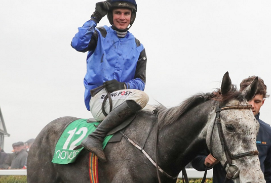 IRLANDA. Tredici al via sui 5600 metri del Paddy Power Cork Grand National Handicap Chase. Corsa molto equilibrata nella quale ci sono da seguire Mister Fogpatches, Braeside il top weight Russian Diamond e la coppia McManus – Giggisotwn; in pista anche il vincitore della passata edizione Dromore Lad