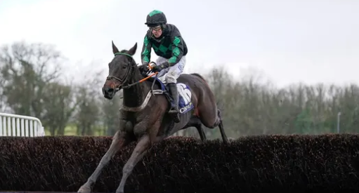 INGHILTERRA. Iwilldoit domina il massacrante Welsh Grand National Chase, a Chepstow l’allievo di Sam Thomas ben interpretato dal giovane Stan Sheppard, vince precedendo Highland Hunter e Truckers Lodge; si è ritirato dalle corse il mitico Native River