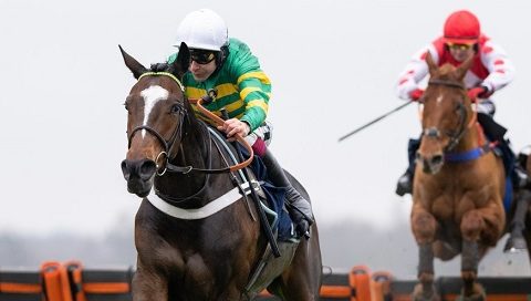 INGHILTERRA. Jonbon perfetto ad Ascot nella Kennel Gate Novices. Terzo successo consecutivo per l’allievo di Nicky Henderson, che resta imbattuto legittimando il ruolo di favorito alla prossima Supreme di Cheltenham. Pic D’Orhy netto nella Noel Novices Chase