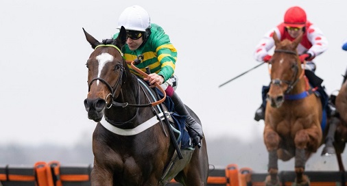 INGHILTERRA. Jonbon perfetto ad Ascot nella Kennel Gate Novices. Terzo successo consecutivo per l’allievo di Nicky Henderson, che resta imbattuto legittimando il ruolo di favorito alla prossima Supreme di Cheltenham. Pic D’Orhy netto nella Noel Novices Chase