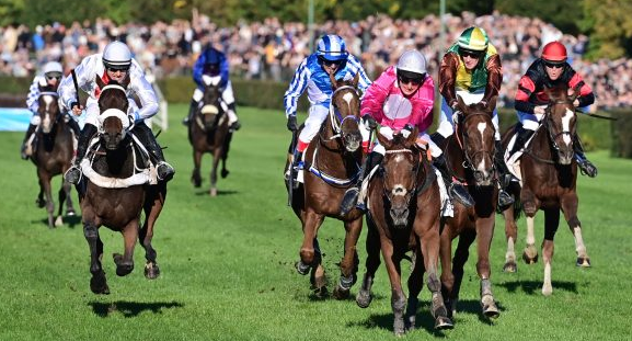 REPUBBLICA CECA. Mr Spex e Lukas Matusky conquistano il 132 esimo Velka Pardubicka. Il portacolori di Lokotrans allenato da Lubos Urbanek, ha preceduto il campione in carica Talent e il sorprendente Sacamiro, quarto un encomiabile Player; caduto Brunch Royal