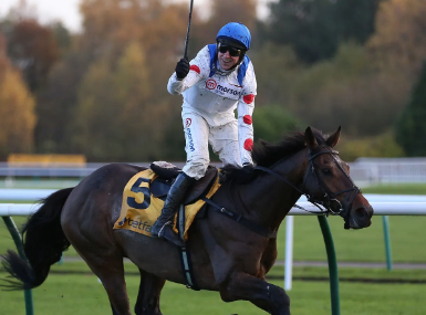 INGHILTERRA. Protektorat sbanca la Betfair Chase ad Haydock Park con una prestazione magnifica. L’allievo di Dan Skelton interpretato dal fratello Harry domina il grade one precedendo Eldorado Allen, pulled up l’attesissimo vincitore della Gold Cup A Plus Tard