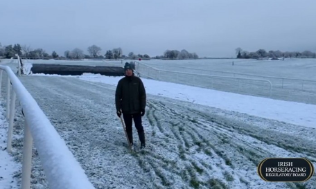 REGNO UNITO. Ondata di neve e ghiaccio. Annullati i convegni di Cheltenham, Navan, Hereford, Doncaster e Punchestown. Gli sforzi intensi profusi dal team di Prestbury Park, non sono serviti contro un meteo che ha abbassato la temperatura a meno 5 gradi