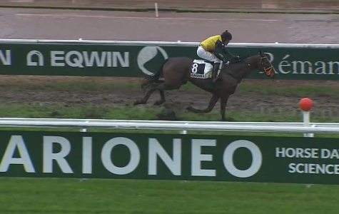 FRANCIA. Trionfo Aichner! A Cagnes Sur Mer, Suroit vince in splendido stile il Grand Prix de la Ville de Nice. Nella super classica di Gr3 da 154 mila euro, l’allievo di Pepi Vana vola sul fango della Costa Azzurra sotto la gestione magnifica di Josef Bartos per un sogno che si realizza, battuto il temibile Iceo Madrik; adesso si guarda a Parigi