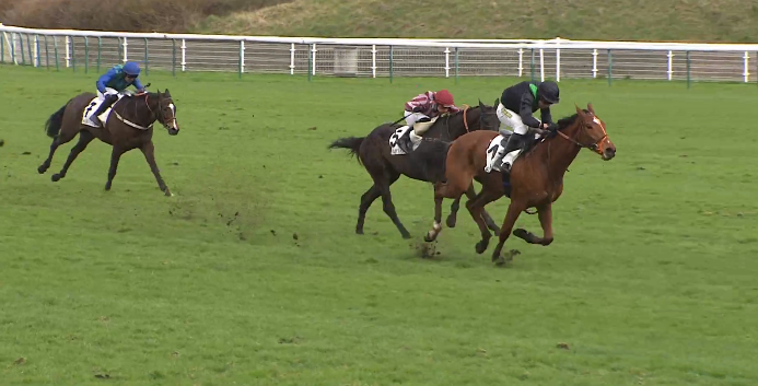 FRANCIA. Auteuil, Juntos Ganamos vince anche il return match contro Goliath du Rheu nell’atteso Duc D’Anjou, sulla strada che porta al Ferdinand Dufaure. Rientro difficile per l’italiano della Tabula Rasa allenato da Davide Satalia Jereviendrai; esordio ok invece per Jericocoara