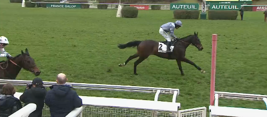 FRANCIA. Il Est Francais senza problemi nel Prix Juigné. Al rientro nel primo step in direzione gran siepi, l’allievo di Noel George e Amanda Zetterholm s’impone in bello stile sotto la gestione di Felix de Giles, battuto l’outsider Kapteen e il fratello Hermes Baie. Ottimo terzo del Satalia Numerus Borget nel Souviens Toi