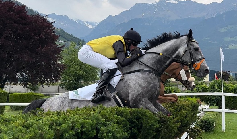 ITALIA. Merano, Altus di misura nonostante il top weight batte un ottimo Assassin nel Bonomi. La Salinero ok fra i novizi sulle siepi, Princesse Ginevra rientro molto positivo nella selling, Prodigieux e Andrea Lancini a sorpresa nel cross country