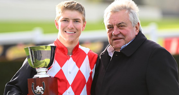 AUSTRALIA. Circle The Sun domina l’Australian Hurdle con in sella la giovane stella emergente Campbell Rawiller, solo quarto il campionissimo Saunter Boy. Nell’Australian Steeple Chase, Tolemac vola sul fondo allentato e si candida come nome nuovo della specialità