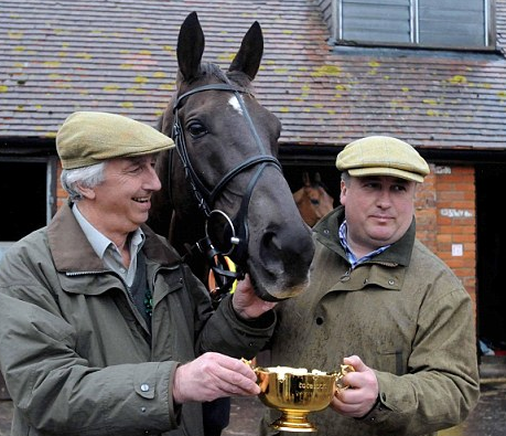 INGHILTERRA. Paul Barber se ne è andato all’età di 80 anni. Storico proprietario di Paul Nicholls, un secondo padre per il champion trainer con il quale ha ottenuto successi straordinari, legando il proprio nome alle vittorie del leggendario Denman, See More Business e Clan Des Obeaux