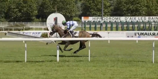 FRANCIA. Saint Sonnet e James Reveley in splendido stile nel Grand Steeple Chase d’Aix les Bains. Ritirato l’atteso Highlander, l’otto anni ha prevalso nettamente su Crazy Luca e il ceco Quinze de la Rose ottimo protagonista della gara, quarto Le Petit Nice