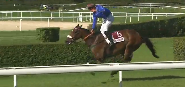 FRANCIA. Mandarin Basc e Gwen Richard in splendido stile nel Grand Steeple Chase de la Ville de Deauville. A Clairefontaine l’allievo di Pascal Journiac domina la corsa precedendo Folly Foot e il vincitore della passata edizione Donne Le Change