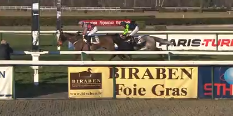 FRANCIA. In Love sorprende il grande favorito Youtwo Glass nel Grand Prix de Pau. Glorice si conferma al rientro nella Grand Course de Haies Prix Max de Ginestet, precedendo Zarakhan ed Imprenable