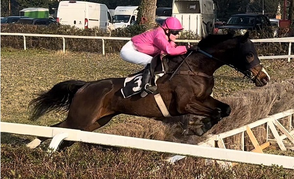 ITALIA. Lenka e il King aprono il Sant’Artemio. Alla prima della stagione bel primo piano della giovane jockey e il quattro anni di Paolo Favero nel premio Campea, Igor di precisione nella prova riservata agli anziani