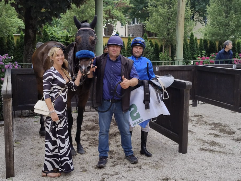 ITALIA. Closing di primavera a Merano. Laldann si conferma nel Courtier Du Val, Magic in bello stile nella siepi novices. Verde Constellation interessante prospetto fra i giovanissimi