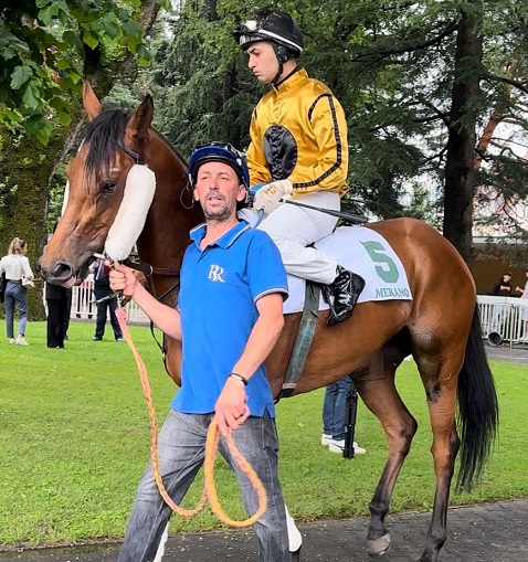 ITALIA. Merano, Policasta si conferma nel Criterium di Primavera, respinto il francese Beau Castle. Prospetto interessante Real Wild Child che resta imbattuto nell’Or Jack. Sky Constellation ed Heichal in formato garanzia