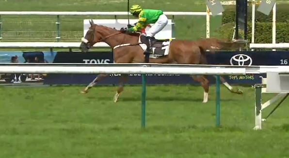 FRANCIA. Dopo la vittoria a Lyon, Scatar vince anche il Grand Steeple Chase de Dieppe. In Normandia coast to coast dell’allievo di Gabriel Leenders vs un valido Baladin de Mesc