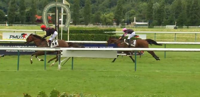 FRANCIA. Jumps des Mottes in splendido stile nel Grand Steeple Chase de Dieppe. Kim Roque al secondo posto avanti a Folly Foot